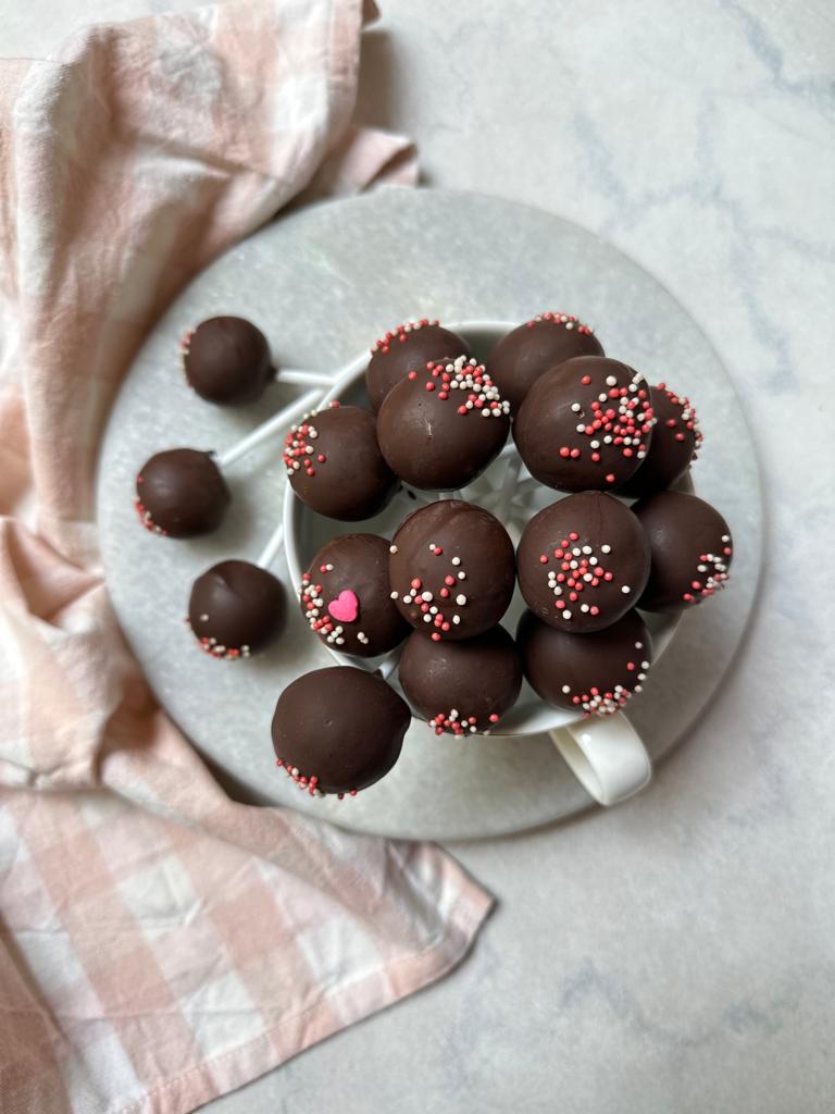 Chocolate Cakepops (12pc)